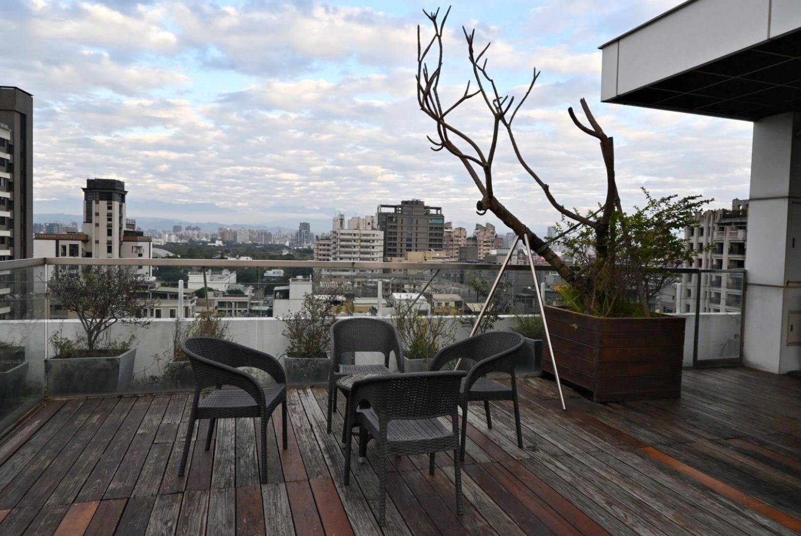 台中市西屯區住宿推薦|Hotel 7福星旅店|提供住宿客免費停車場,頂樓區域飽覽城市風貌,輕鬆步行即到逢甲夜市,吃喝玩樂生活機能便利之福星旅店入住心得分享! - 第50張圖 台中市西屯區住宿推薦|Hotel 7福星旅店|提供住宿客免費停車場,頂樓區域飽覽城市風貌,輕鬆步行即到逢甲夜市,吃喝玩樂生活機能便利之福星旅店入住心得分享!
