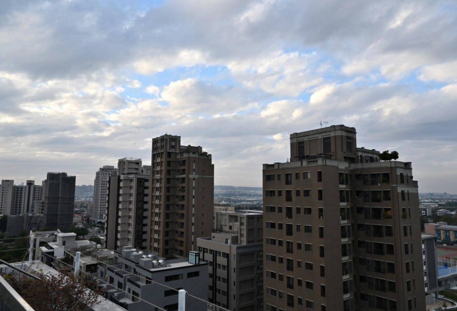 台中市西屯區住宿推薦|Hotel 7福星旅店|提供住宿客免費停車場,頂樓區域飽覽城市風貌,輕鬆步行即到逢甲夜市,吃喝玩樂生活機能便利之福星旅店入住心得分享! - 第46張圖 台中市西屯區住宿推薦|Hotel 7福星旅店|提供住宿客免費停車場,頂樓區域飽覽城市風貌,輕鬆步行即到逢甲夜市,吃喝玩樂生活機能便利之福星旅店入住心得分享!