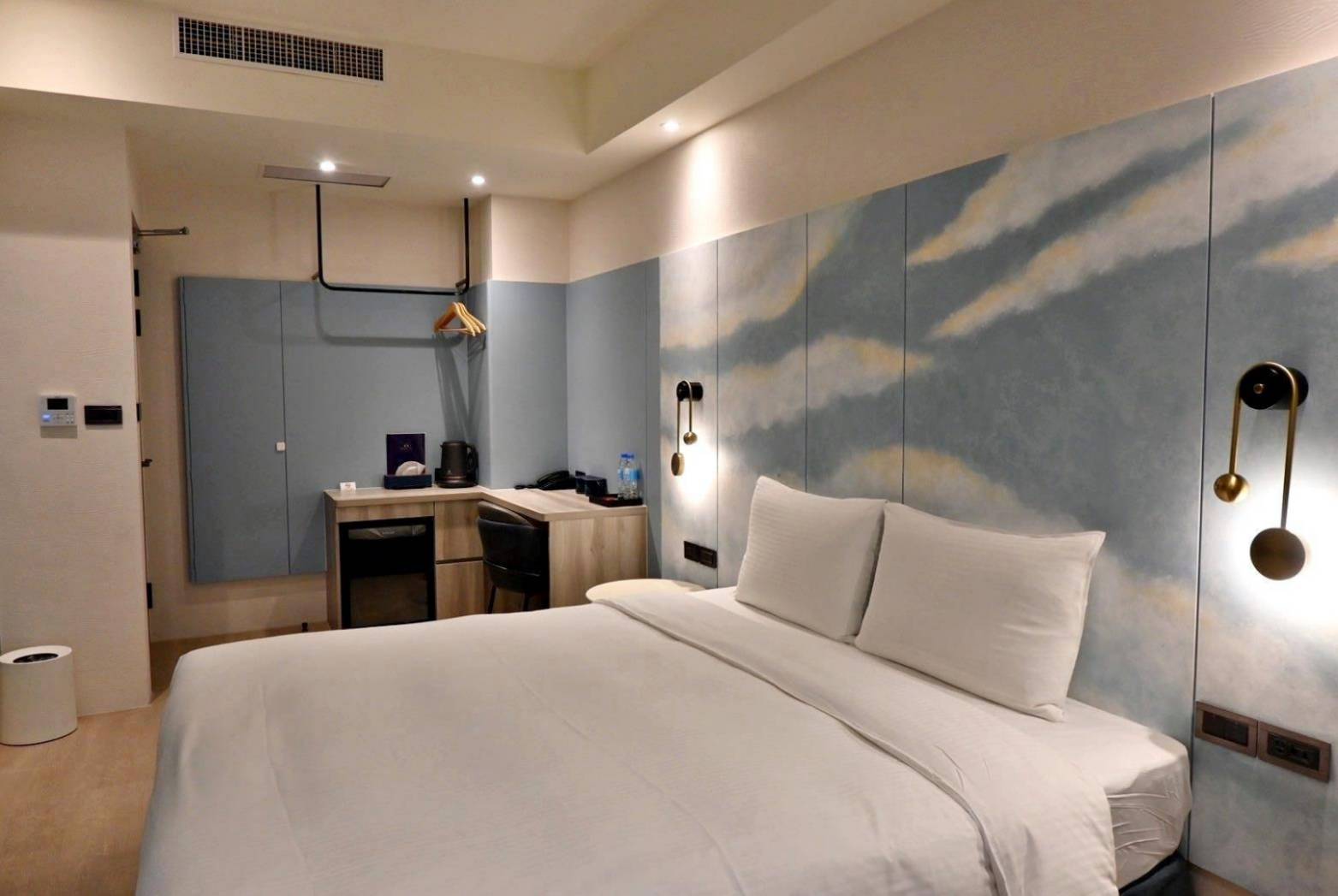 台中市西屯區住宿推薦|享沃行旅 Joie de Inn|每一間房型都有對外窗,提供寧靜舒適的住宿環境,輕鬆步行即到逢甲夜市,吃喝玩樂生活機能便利之享沃行旅入住心得分享! - 第23張圖 台中市西屯區住宿推薦|享沃行旅 Joie de Inn|每一間房型都有對外窗,提供寧靜舒適的住宿環境,輕鬆步行即到逢甲夜市,吃喝玩樂生活機能便利之享沃行旅入住心得分享!