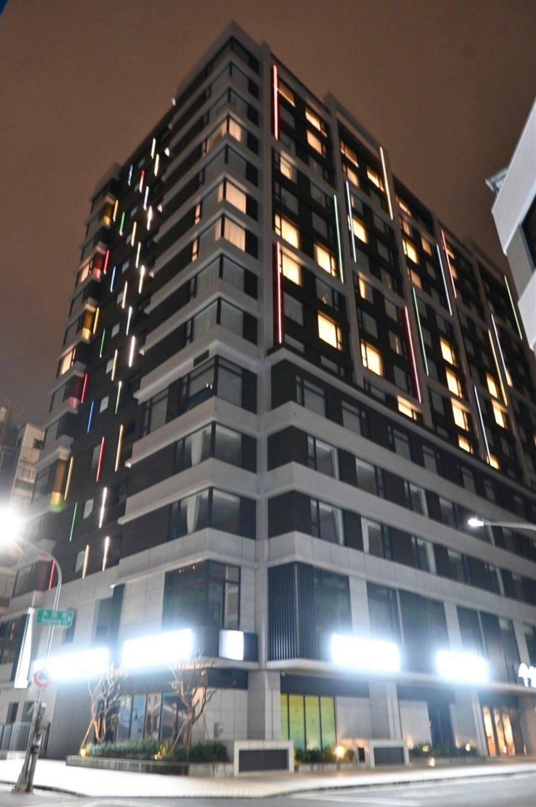 高雄市前金區住宿推薦｜福容徠旅高雄店｜福容大飯店創建的輕旅品牌，步行至高雄前金捷運站僅3分鐘，免費迎賓飲品點心及健身房之福容徠旅高雄店開箱分享！