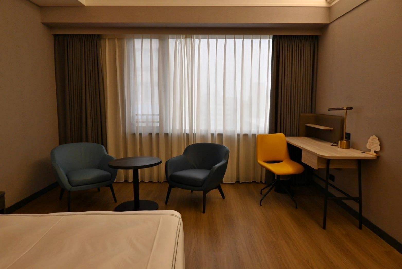 桃園市中壢區住宿推薦｜福容徠旅中壢店｜福容大飯店創建的輕旅品牌，步行至中壢車站僅4分鐘，地理位置絕佳，免費迎賓飲品點心及健身房之福容徠旅中壢店開箱分享！