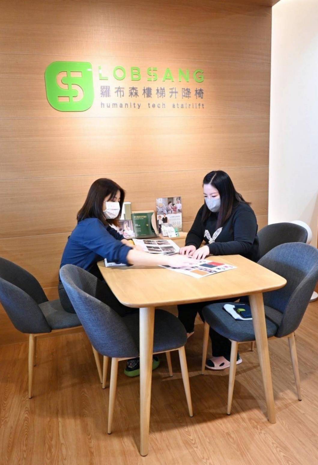 樓梯升降椅設備推薦|羅布森樓梯升降椅|樓梯升降椅第一品牌,MIT精品上下樓好幫手,台製升降椅安心有保障,全台各地免費預約評估,提供短期使用租賃方案之羅布森彎軌型樓梯升降椅體驗分享! - 第86張圖 樓梯升降椅設備推薦|羅布森樓梯升降椅|樓梯升降椅第一品牌,MIT精品上下樓好幫手,台製升降椅安心有保障,全台各地免費預約評估,提供短期使用租賃方案之羅布森彎軌型樓梯升降椅體驗分享!