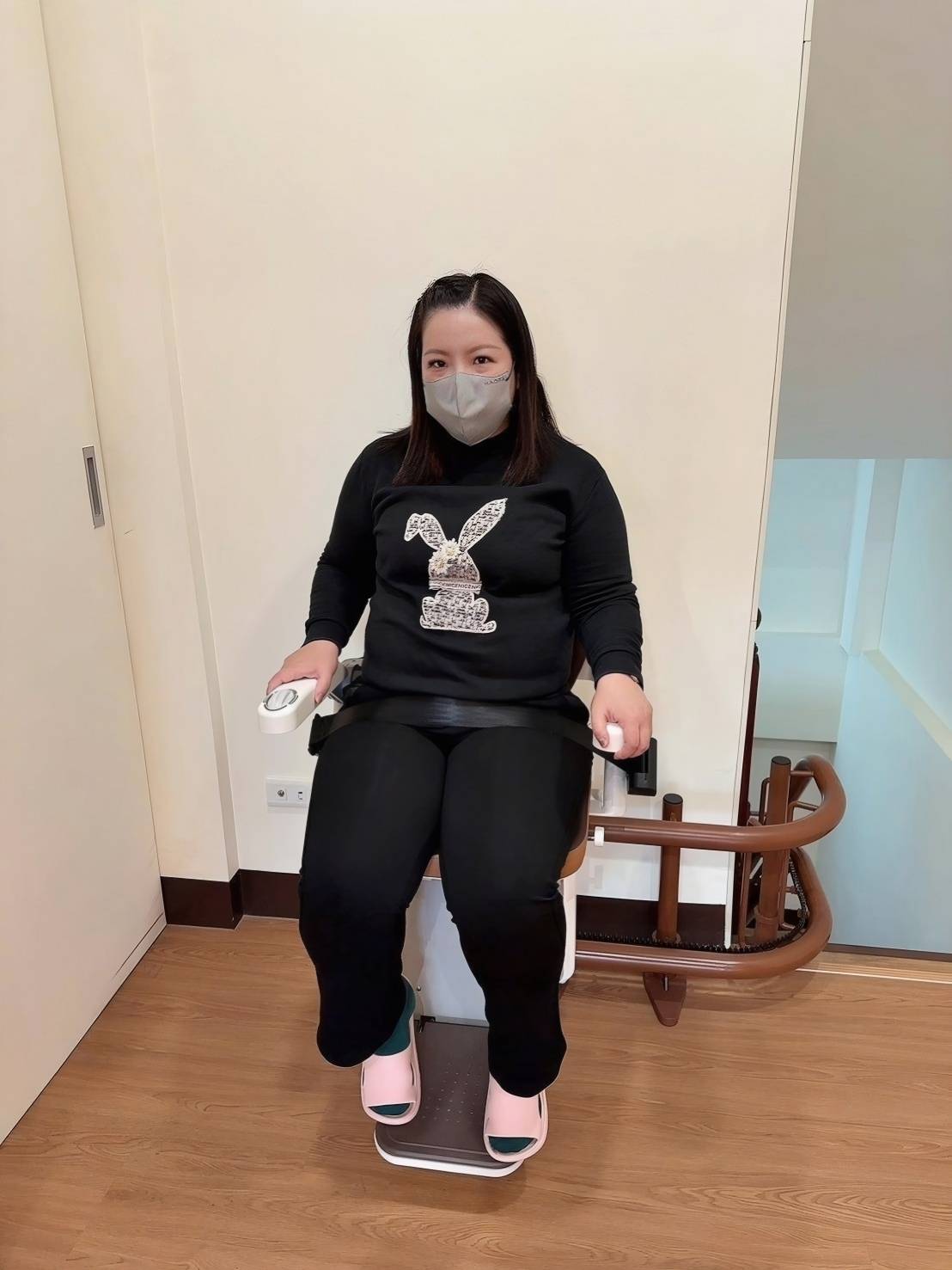 樓梯升降椅設備推薦|羅布森樓梯升降椅|樓梯升降椅第一品牌,MIT精品上下樓好幫手,台製升降椅安心有保障,全台各地免費預約評估,提供短期使用租賃方案之羅布森彎軌型樓梯升降椅體驗分享! - 第48張圖 樓梯升降椅設備推薦|羅布森樓梯升降椅|樓梯升降椅第一品牌,MIT精品上下樓好幫手,台製升降椅安心有保障,全台各地免費預約評估,提供短期使用租賃方案之羅布森彎軌型樓梯升降椅體驗分享!