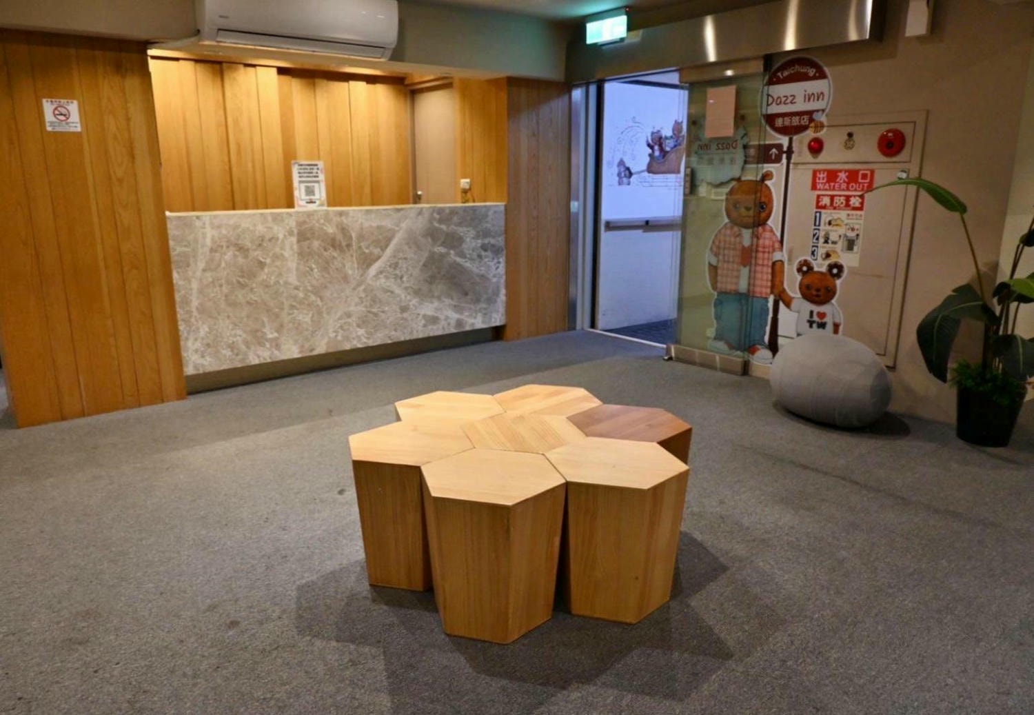 台中西屯區住宿推薦|達斯旅店Dazz inn|二訪入住四人房,提供住宿客免費停車場,獨樹一幟童繪主題多種客房,逢甲夜市商圈近在咫尺,吃喝玩樂生活機能方便之達斯旅店入住心得分享! - 第38張圖 台中西屯區住宿推薦|達斯旅店Dazz inn|二訪入住四人房,提供住宿客免費停車場,獨樹一幟童繪主題多種客房,逢甲夜市商圈近在咫尺,吃喝玩樂生活機能方便之達斯旅店入住心得分享!