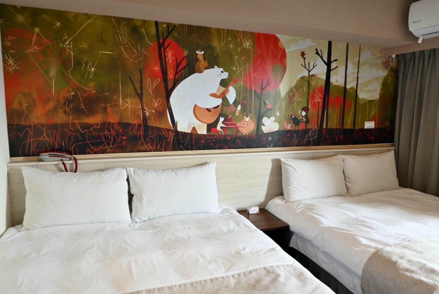 台中西屯區住宿推薦|達斯旅店Dazz inn|二訪入住四人房,提供住宿客免費停車場,獨樹一幟童繪主題多種客房,逢甲夜市商圈近在咫尺,吃喝玩樂生活機能方便之達斯旅店入住心得分享! - 第53張圖 台中西屯區住宿推薦|達斯旅店Dazz inn|二訪入住四人房,提供住宿客免費停車場,獨樹一幟童繪主題多種客房,逢甲夜市商圈近在咫尺,吃喝玩樂生活機能方便之達斯旅店入住心得分享!