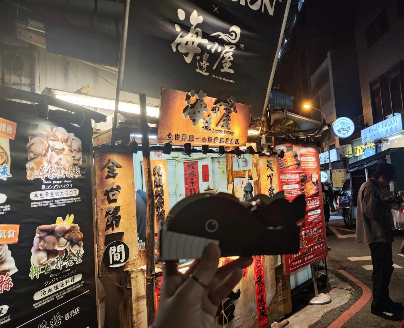 台中西屯區住宿推薦|達斯旅店Dazz inn|二訪入住四人房,提供住宿客免費停車場,獨樹一幟童繪主題多種客房,逢甲夜市商圈近在咫尺,吃喝玩樂生活機能方便之達斯旅店入住心得分享! - 第62張圖 台中西屯區住宿推薦|達斯旅店Dazz inn|二訪入住四人房,提供住宿客免費停車場,獨樹一幟童繪主題多種客房,逢甲夜市商圈近在咫尺,吃喝玩樂生活機能方便之達斯旅店入住心得分享!