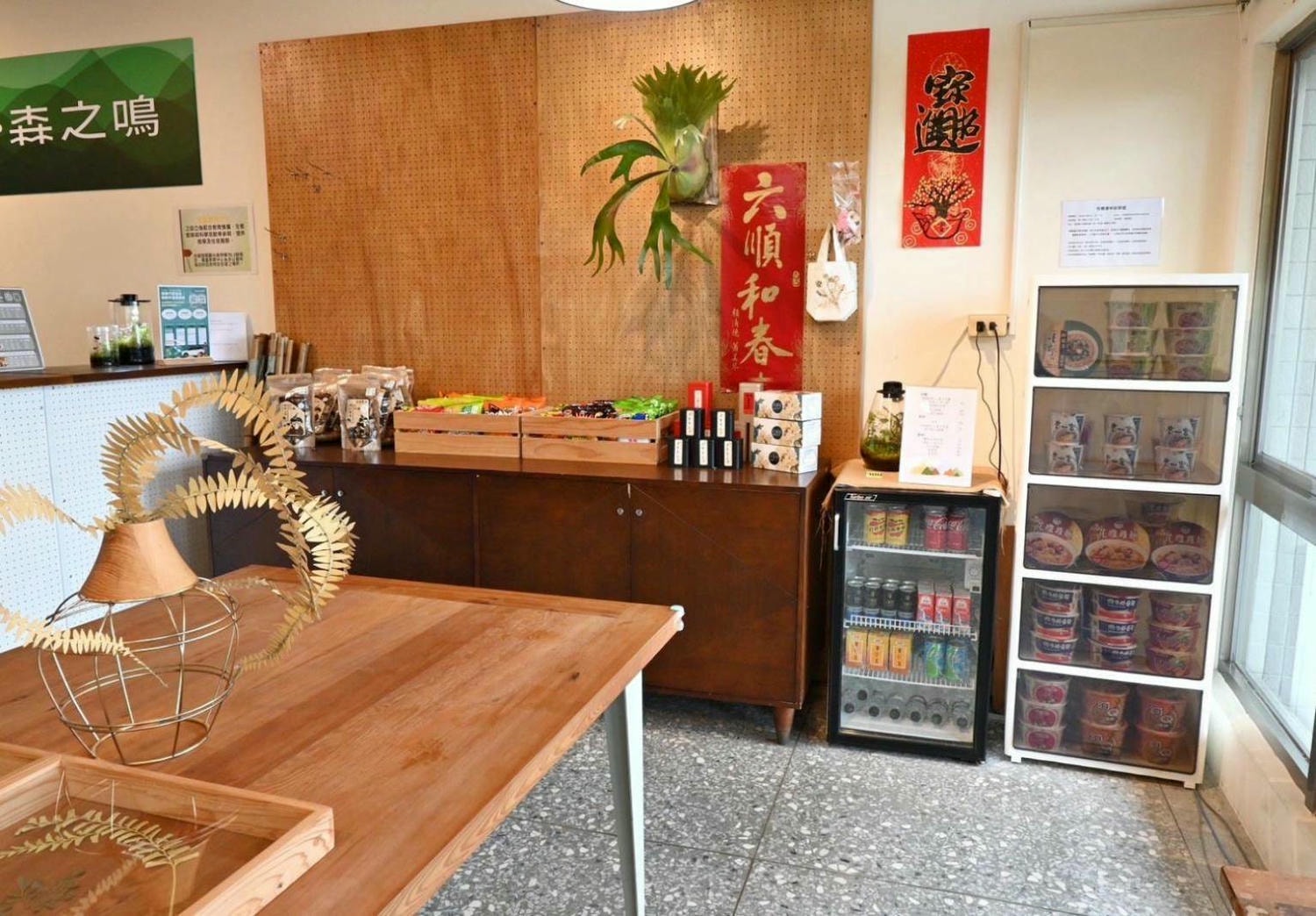 南投縣鹿谷鄉住宿推薦｜鳳凰⦁森之鳴｜鳳凰自然教育園區生態導覽，玻璃霧屋一泊二食，遠離塵囂靜謐木屋之鳳凰·森之鳴入住心得分享！