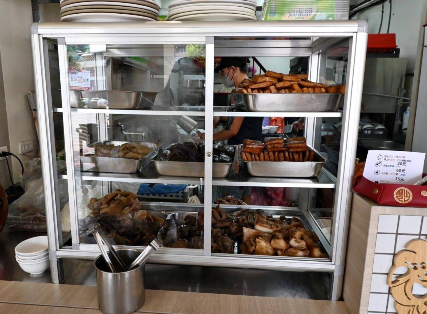 台南美食推薦|竹滬麵店(小東路無名麵店)|經典麻醬麵與滷味,高CP值平價料理、湯品麵食與滷味組合之美食饗宴! - 第12張圖 台南美食推薦|竹滬麵店(小東路無名麵店)|經典麻醬麵與滷味,高CP值平價料理、湯品麵食與滷味組合之美食饗宴!