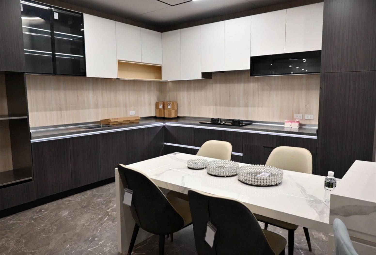 台中家具推薦|拾光空間 | Timespace 家居概念館:自營沙發工廠、木工廠、噴漆場,廠店合一全方位服務,客製化家具一站購足,輕鬆打造舒適迷人生活空間質感! - 第18張圖 台中家具推薦|拾光空間 | Timespace 家居概念館:自營沙發工廠、木工廠、噴漆場,廠店合一全方位服務,客製化家具一站購足,輕鬆打造舒適迷人生活空間質感!