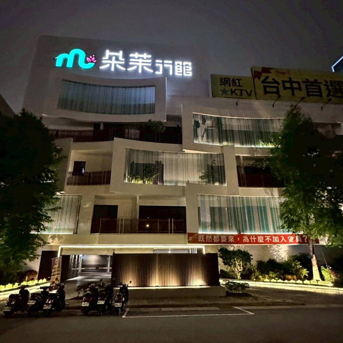 台中市西屯區住宿推薦|朵茉行館DoMo Hotel|台中豪宅式藝術酒店,一泊一食,提供賓至如歸的舒適體驗之朵茉行館開箱分享! - 第7張圖 台中市西屯區住宿推薦|朵茉行館DoMo Hotel|台中豪宅式藝術酒店,一泊一食,提供賓至如歸的舒適體驗之朵茉行館開箱分享!