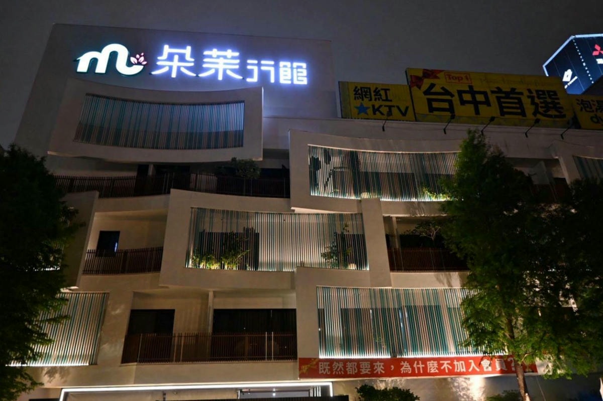 台中市西屯區住宿推薦|朵茉行館DoMo Hotel|台中豪宅式藝術酒店,一泊一食,提供賓至如歸的舒適體驗之朵茉行館開箱分享! - 第8張圖 台中市西屯區住宿推薦|朵茉行館DoMo Hotel|台中豪宅式藝術酒店,一泊一食,提供賓至如歸的舒適體驗之朵茉行館開箱分享!