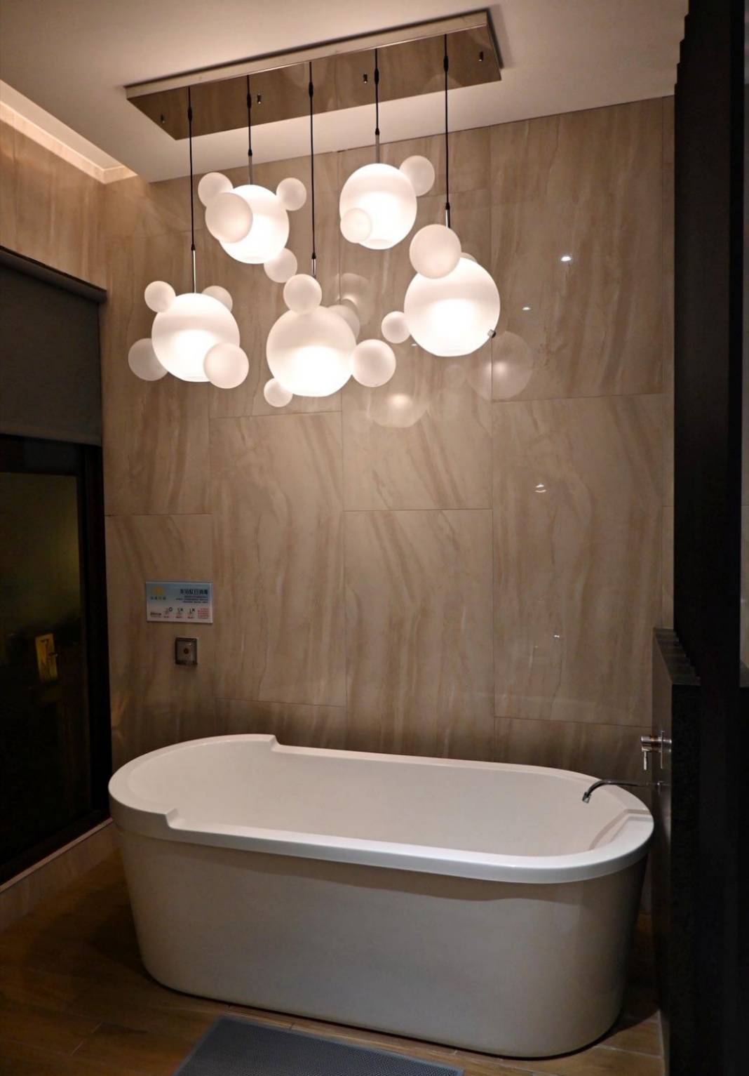 台中市西屯區住宿推薦|朵茉行館DoMo Hotel|再訪豪宅式藝術酒店,一泊一食朵茉半島房型開箱分享,體驗台中質感住宿首選! - 第36張圖 台中市西屯區住宿推薦|朵茉行館DoMo Hotel|再訪豪宅式藝術酒店,一泊一食朵茉半島房型開箱分享,體驗台中質感住宿首選!