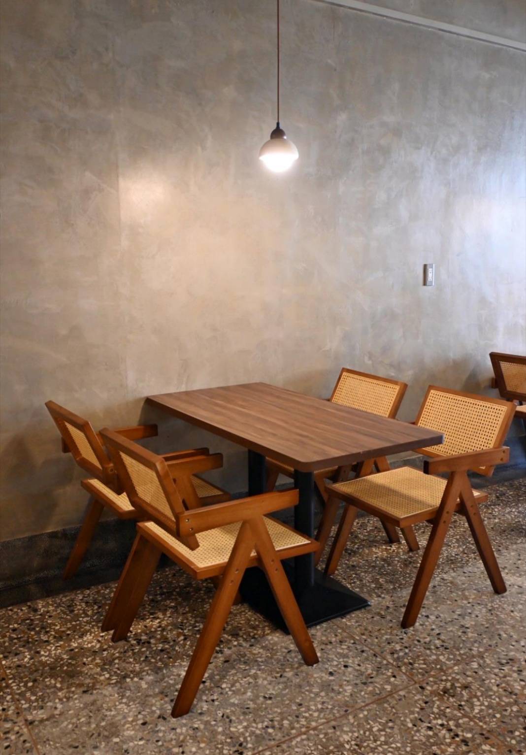 台中異國料理推薦|台中市西區居無定所餐廳|主廚匠心手作海鮮、唐揚雞、鴨胸、釜飯、特調飲品,創意美食饗宴,讓人一吃成主顧! - 第24張圖 台中異國料理推薦|台中市西區居無定所餐廳|主廚匠心手作海鮮、唐揚雞、鴨胸、釜飯、特調飲品,創意美食饗宴,讓人一吃成主顧!