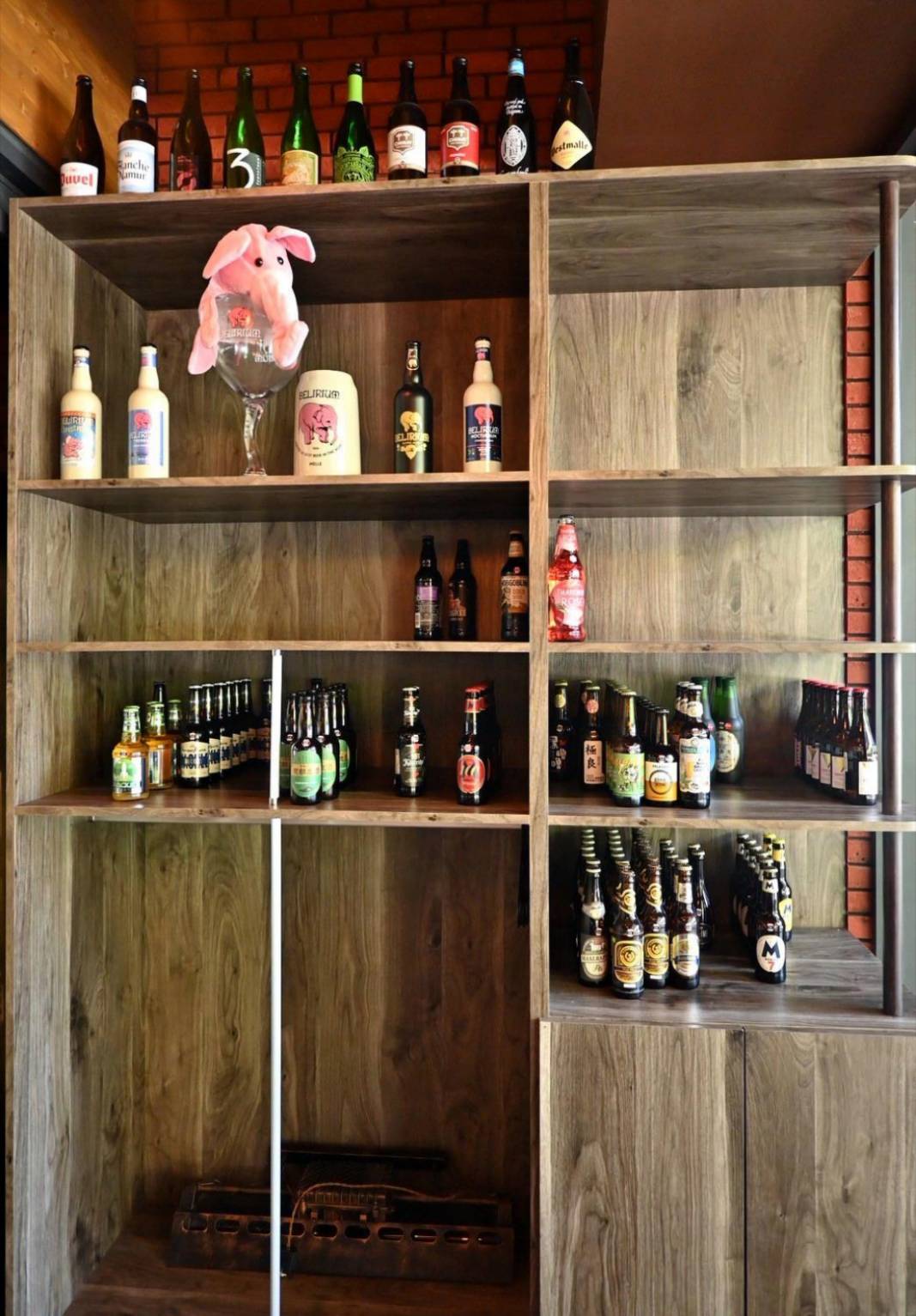 台中餐酒館推薦|台中市西區ABV Bar & Kitchen地中海餐酒館台中概念店|全台唯一700款啤酒長廊,主打地中海料理,創意歐陸美味饗宴,一吃就愛上! - 第68張圖 台中餐酒館推薦|台中市西區ABV Bar & Kitchen地中海餐酒館台中概念店|全台唯一700款啤酒長廊,主打地中海料理,創意歐陸美味饗宴,一吃就愛上!