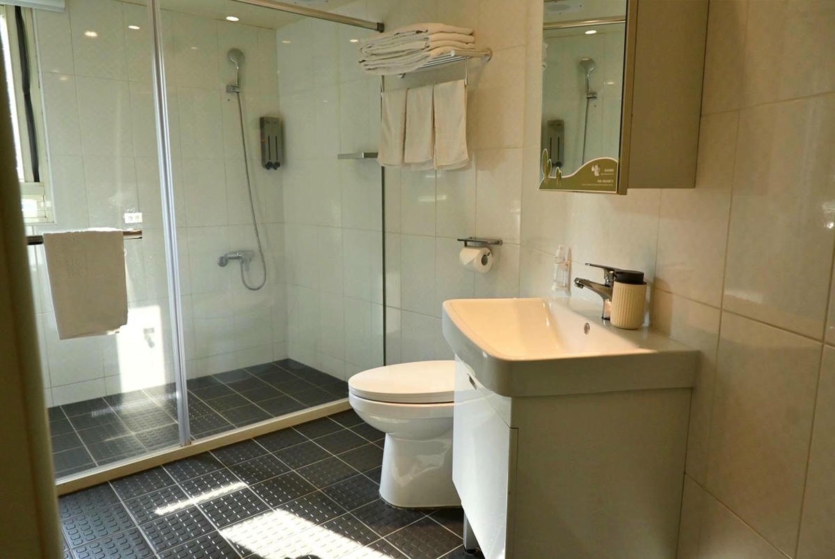 台中市西屯區住宿推薦|台中逢甲住宿.葉綠宿旅館Green Hotel|步行逢甲夜市,電梯豪華四人房一泊一食,逢甲吃喝玩樂、生活機能便利入住心得分享! - 第35張圖 台中市西屯區住宿推薦|台中逢甲住宿.葉綠宿旅館Green Hotel|步行逢甲夜市,電梯豪華四人房一泊一食,逢甲吃喝玩樂、生活機能便利入住心得分享!