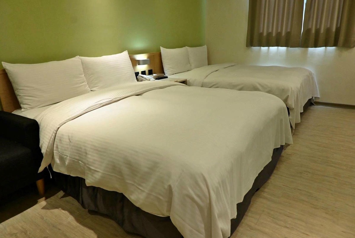 台中市西屯區住宿推薦|台中逢甲住宿.葉綠宿旅館Green Hotel|步行逢甲夜市,電梯豪華四人房一泊一食,逢甲吃喝玩樂、生活機能便利入住心得分享! - 第99張圖 台中市西屯區住宿推薦|台中逢甲住宿.葉綠宿旅館Green Hotel|步行逢甲夜市,電梯豪華四人房一泊一食,逢甲吃喝玩樂、生活機能便利入住心得分享!