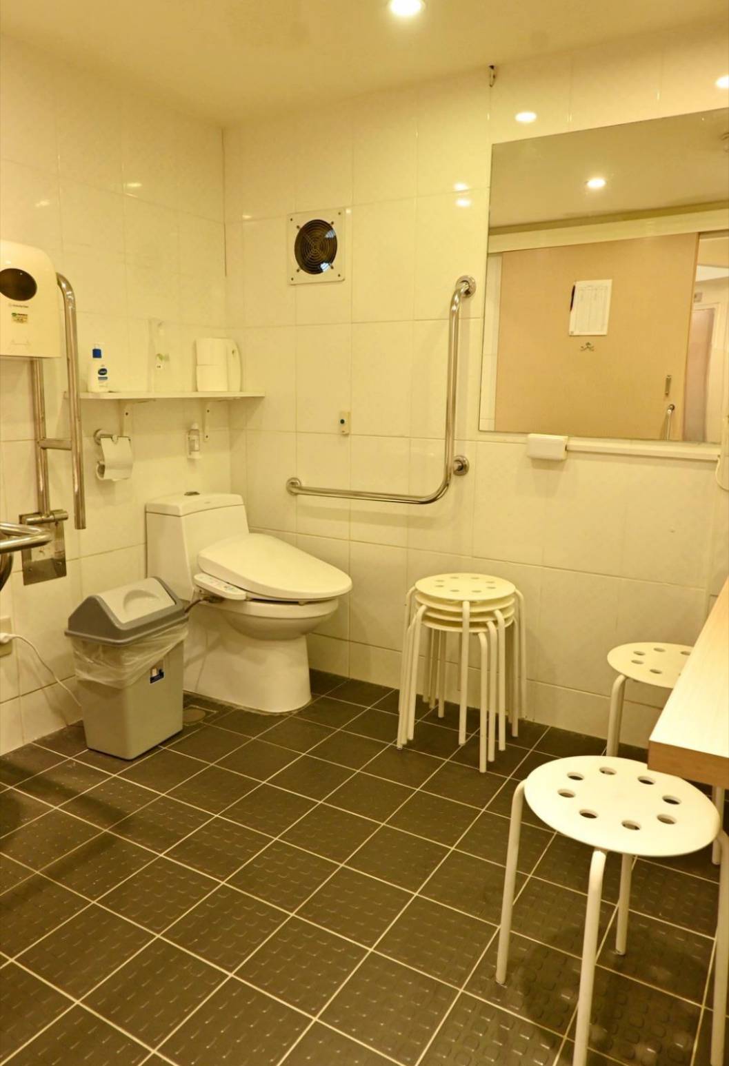 台中市西屯區住宿推薦|台中逢甲住宿.葉綠宿旅館Green Hotel|步行逢甲夜市,電梯豪華四人房一泊一食,逢甲吃喝玩樂、生活機能便利入住心得分享! - 第42張圖 台中市西屯區住宿推薦|台中逢甲住宿.葉綠宿旅館Green Hotel|步行逢甲夜市,電梯豪華四人房一泊一食,逢甲吃喝玩樂、生活機能便利入住心得分享!
