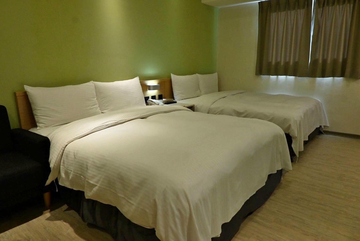 台中市西屯區住宿推薦|台中逢甲住宿.葉綠宿旅館Green Hotel|步行逢甲夜市,電梯豪華四人房一泊一食,逢甲吃喝玩樂、生活機能便利入住心得分享! - 第32張圖 台中市西屯區住宿推薦|台中逢甲住宿.葉綠宿旅館Green Hotel|步行逢甲夜市,電梯豪華四人房一泊一食,逢甲吃喝玩樂、生活機能便利入住心得分享!
