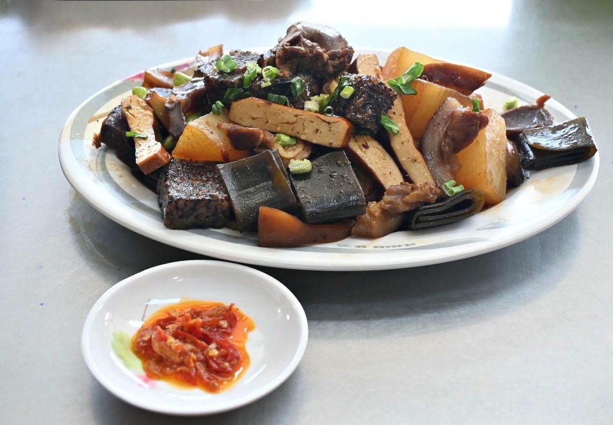 嘉義太保市銅板美食推薦|幸福麵館|必吃獨家秘醬滷味,滷肉飯、板條、比臉大雞排、肝連湯,暖心暖胃一試成主顧,嘉義宵夜小吃人氣愛店! - 第59張圖 嘉義太保市銅板美食推薦|幸福麵館|必吃獨家秘醬滷味,滷肉飯、板條、比臉大雞排、肝連湯,暖心暖胃一試成主顧,嘉義宵夜小吃人氣愛店!