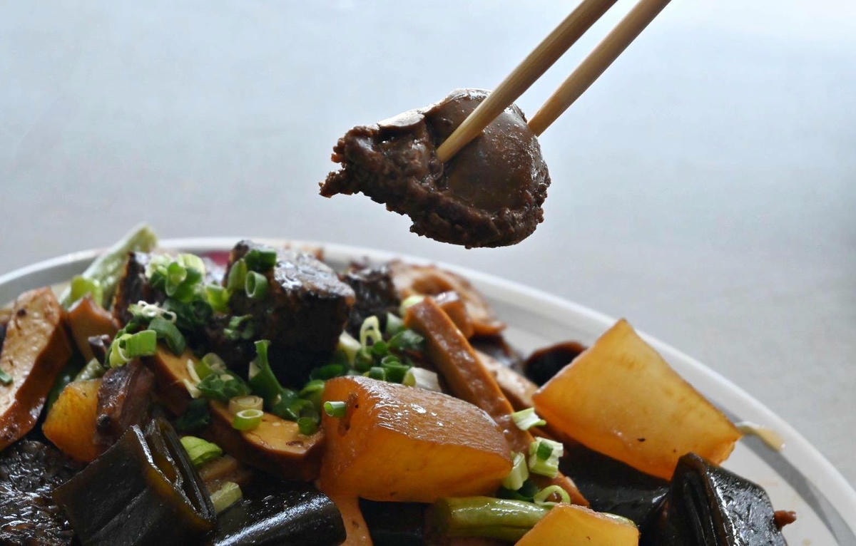 嘉義太保市銅板美食推薦|幸福麵館|必吃獨家秘醬滷味,滷肉飯、板條、比臉大雞排、肝連湯,暖心暖胃一試成主顧,嘉義宵夜小吃人氣愛店! - 第56張圖 嘉義太保市銅板美食推薦|幸福麵館|必吃獨家秘醬滷味,滷肉飯、板條、比臉大雞排、肝連湯,暖心暖胃一試成主顧,嘉義宵夜小吃人氣愛店!