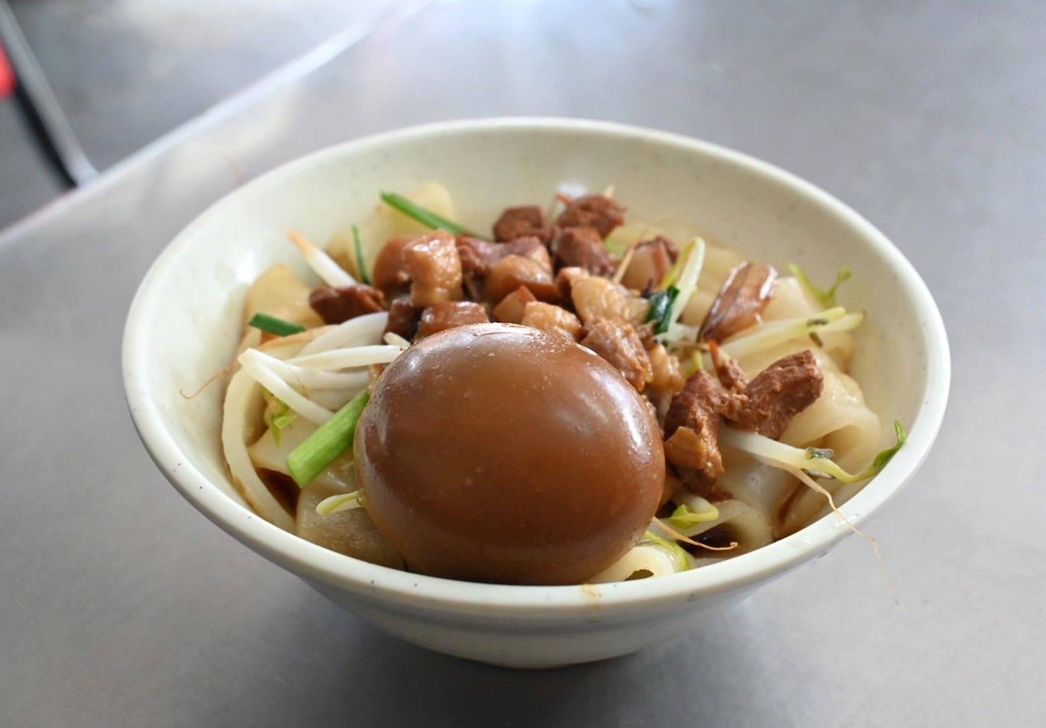 嘉義太保市銅板美食推薦|幸福麵館|必吃獨家秘醬滷味,滷肉飯、板條、比臉大雞排、肝連湯,暖心暖胃一試成主顧,嘉義宵夜小吃人氣愛店! - 第24張圖 嘉義太保市銅板美食推薦|幸福麵館|必吃獨家秘醬滷味,滷肉飯、板條、比臉大雞排、肝連湯,暖心暖胃一試成主顧,嘉義宵夜小吃人氣愛店!