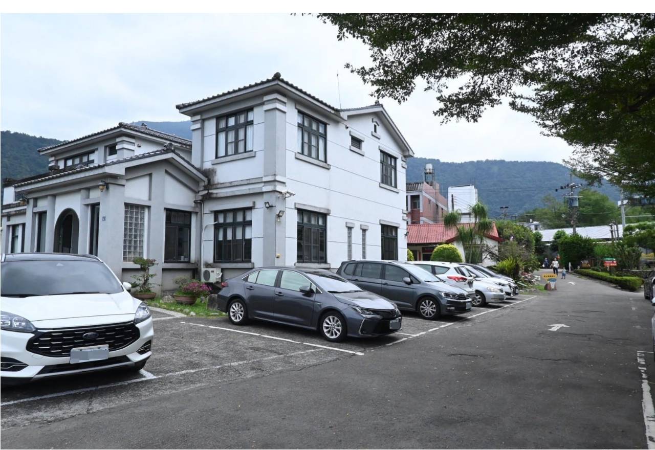 南投埔里親子旅遊｜豐年靈芝菇類生態農場｜免門票、趣味採菇樂、DIY生態瓶、鮮採菇火鍋｜交通、美食全攻略！