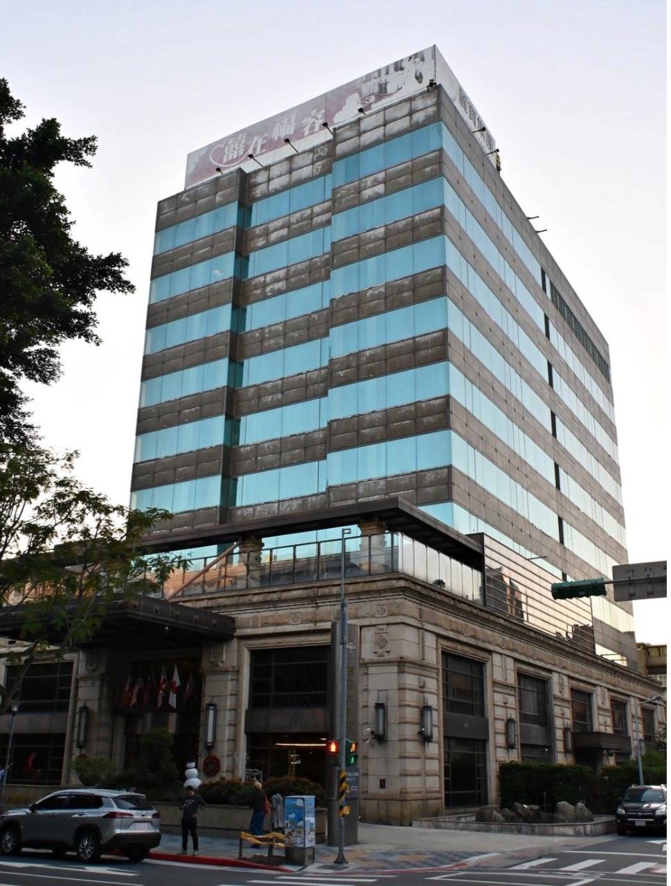 台北大安區住宿推薦｜福容大飯店台北一館｜台北市唯一天然溫泉湯池，星級料理與中西日式特色餐廳，全方位入住開箱！