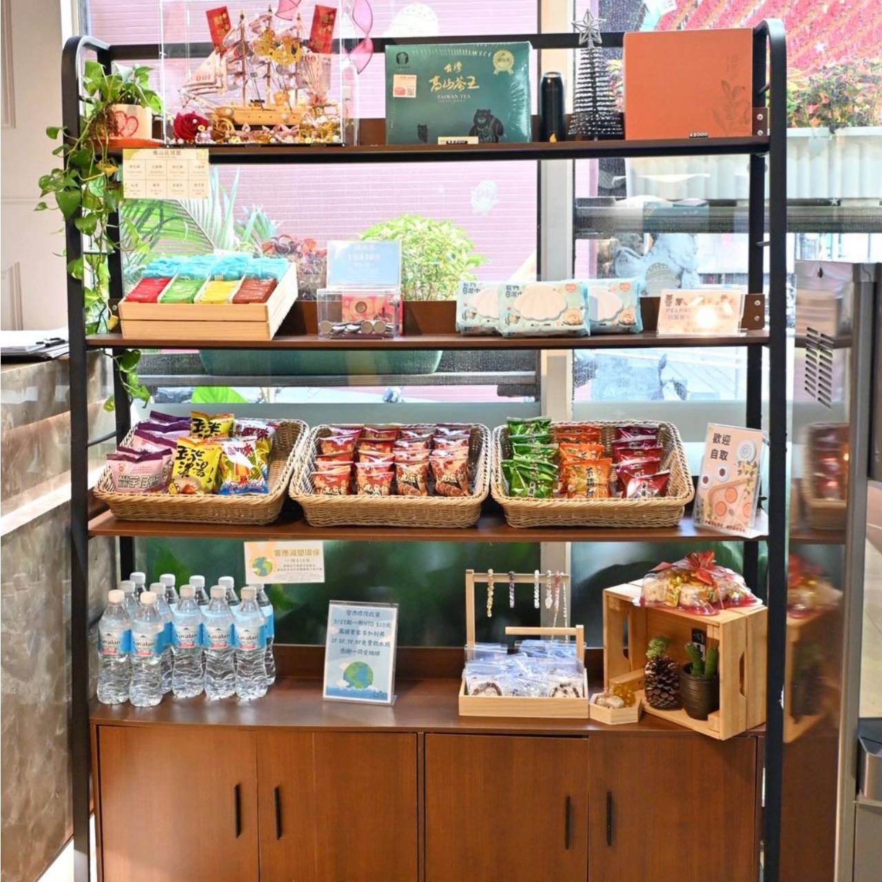 台中市西區住宿推薦|伊麗莎白酒店|比鄰廣三SOGO百貨,悠閒一隅免費咖啡飲品隨手暢飲,住宿開箱分享! - 第45張圖 台中市西區住宿推薦|伊麗莎白酒店|比鄰廣三SOGO百貨,悠閒一隅免費咖啡飲品隨手暢飲,住宿開箱分享!