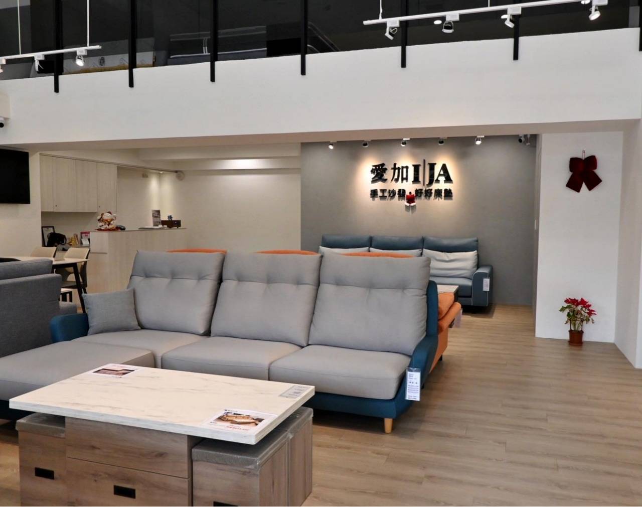 桃園沙發推薦:IJA愛加沙發桃園店,30年工匠打造台灣製造手工沙發,L型、一字型、貓抓布客製化沙發 10 年保固全解析 - 第90張圖 桃園沙發推薦:IJA愛加沙發桃園店,30年工匠打造台灣製造手工沙發,L型、一字型、貓抓布客製化沙發 10 年保固全解析