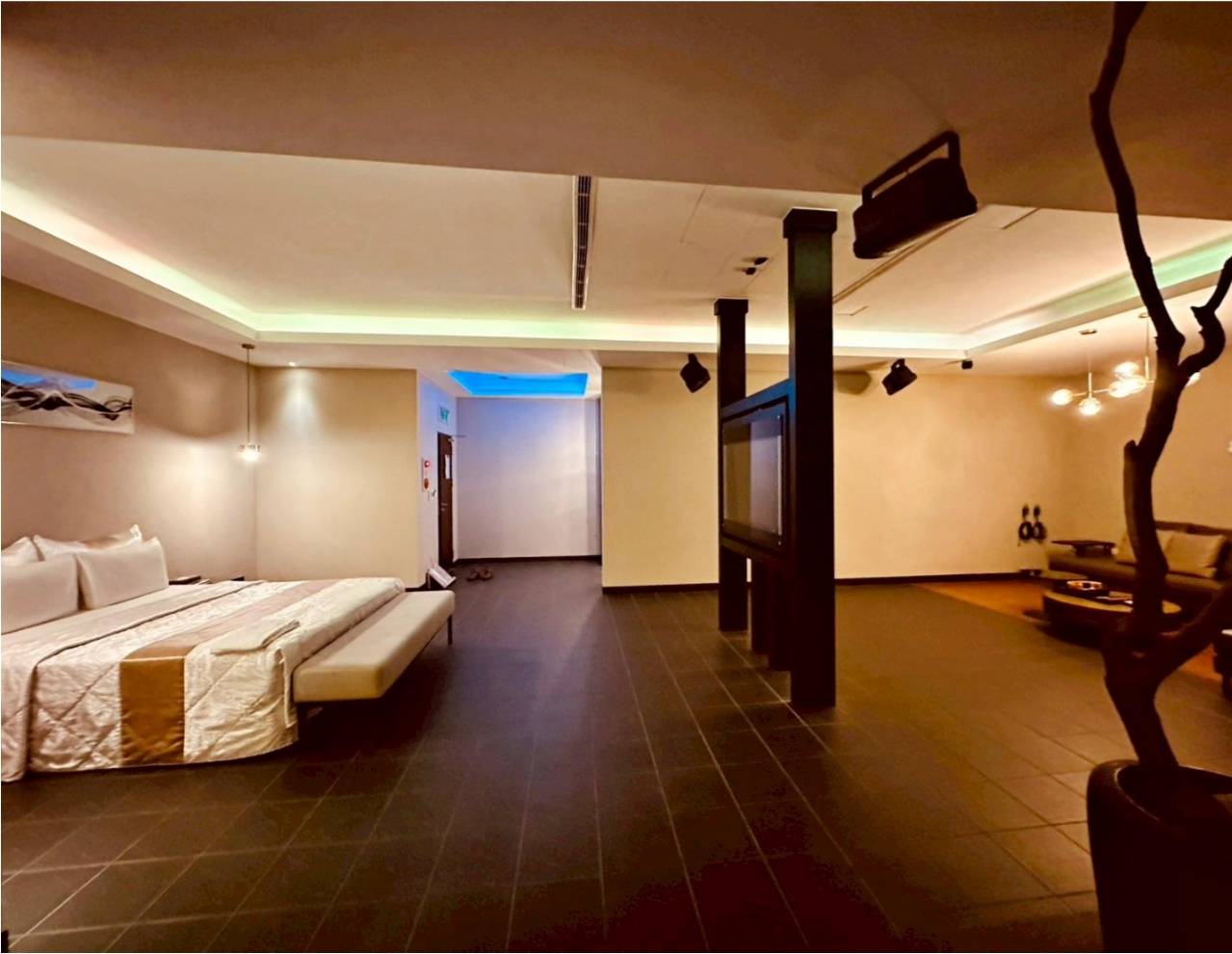 台南住宿推薦|歐薇汽車旅館O’well Motel|親子旅遊、情侶必住旗艦套房開箱,寬敞舒適全解析! - 第20張圖 台南住宿推薦|歐薇汽車旅館O’well Motel|親子旅遊、情侶必住旗艦套房開箱,寬敞舒適全解析!