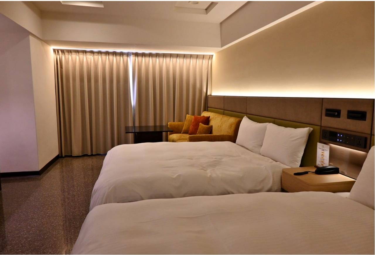 台中一中商圈住宿推薦｜丰居旅店一中館（丰居一中）VIA HOTEL｜步行暢遊一中夜市，美食小吃林立，舒適客房與旅人廚房一次體驗！