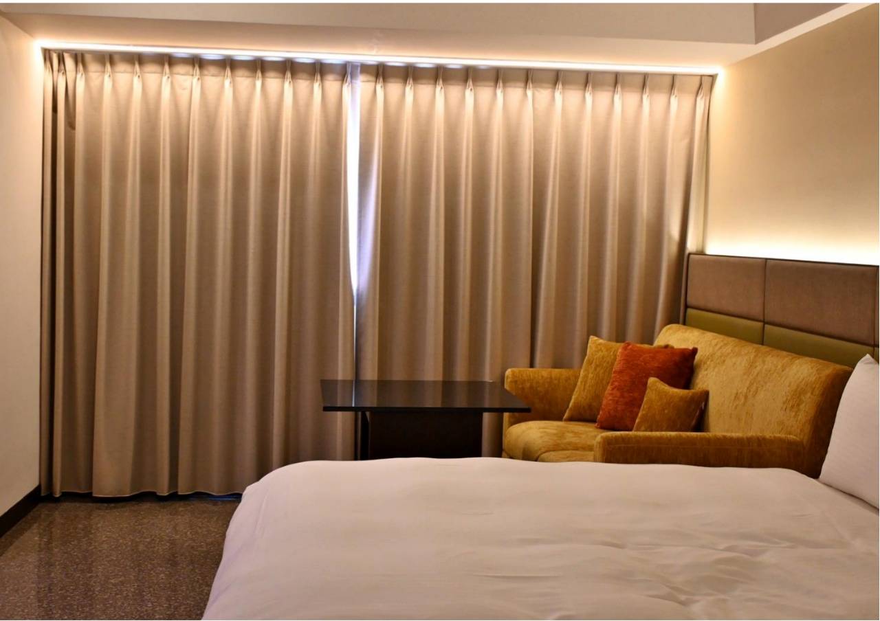台中一中商圈住宿推薦｜丰居旅店一中館（丰居一中）VIA HOTEL｜步行暢遊一中夜市，美食小吃林立，舒適客房與旅人廚房一次體驗！