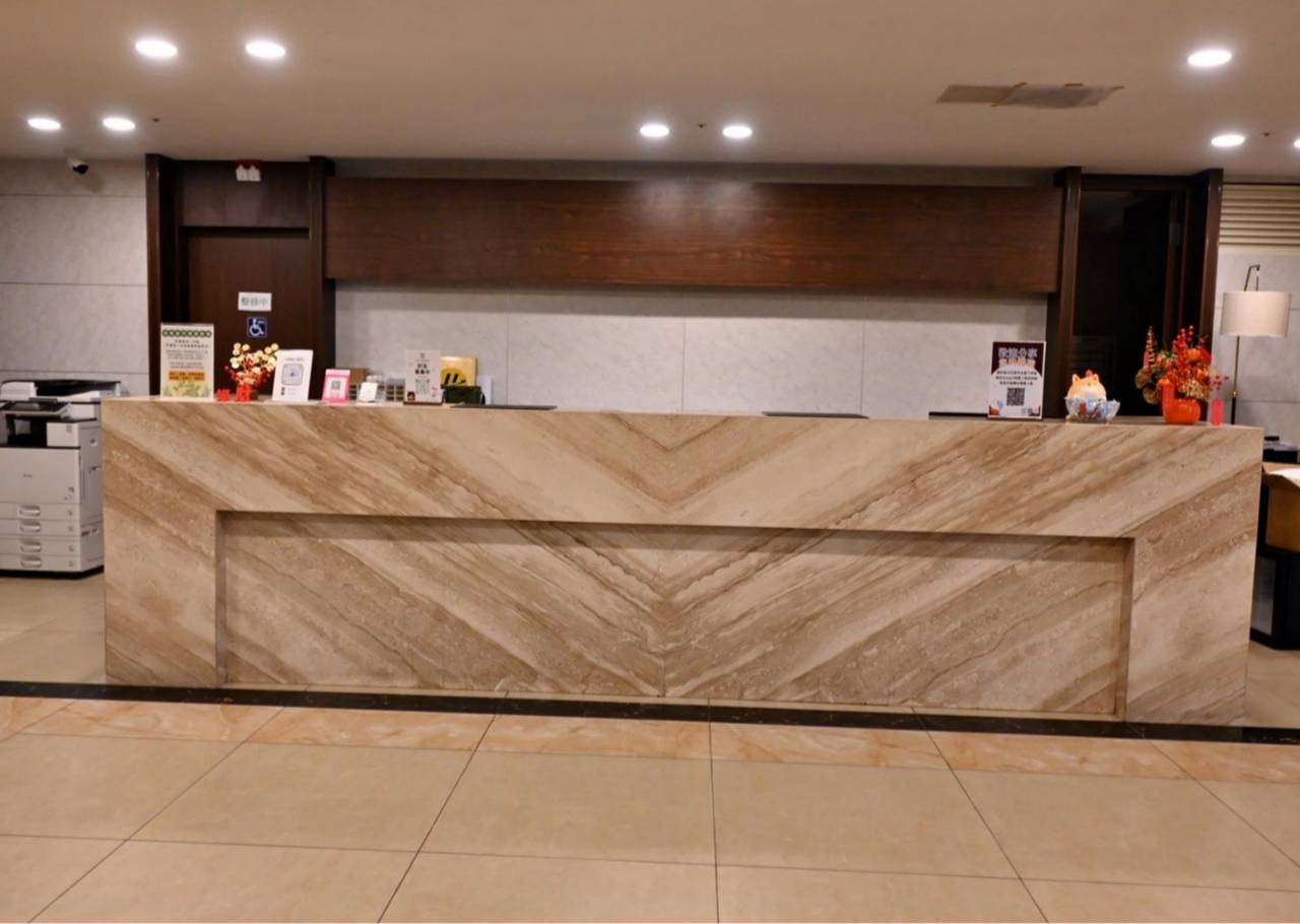 台中一中商圈住宿推薦｜丰居旅店一中館（丰居一中）VIA HOTEL｜步行暢遊一中夜市，美食小吃林立，舒適客房與旅人廚房一次體驗！