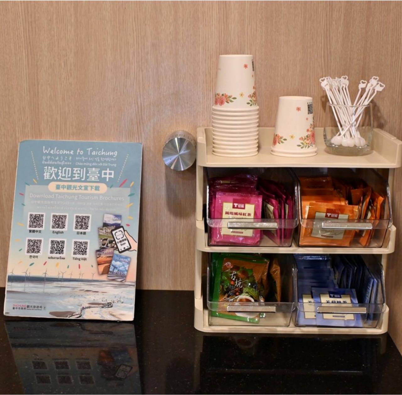 台中一中商圈住宿推薦｜丰居旅店一中館（丰居一中）VIA HOTEL｜步行暢遊一中夜市，美食小吃林立，舒適客房與旅人廚房一次體驗！
