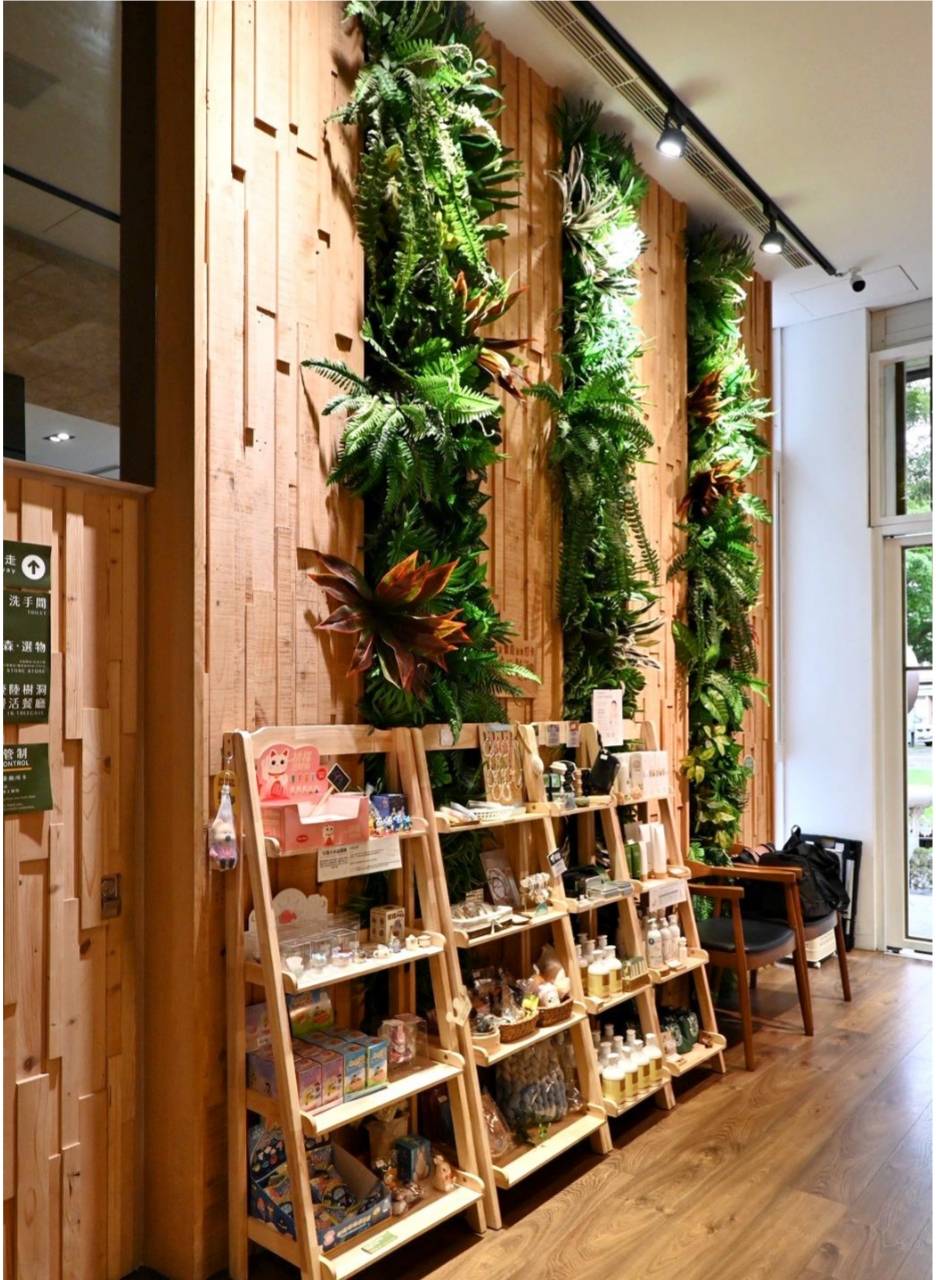 台中市西屯區住宿推薦｜二八樹巷藝術文旅｜步行可達逢甲夜市商圈，24小時Mini Bar，香柏經典房完整體驗！