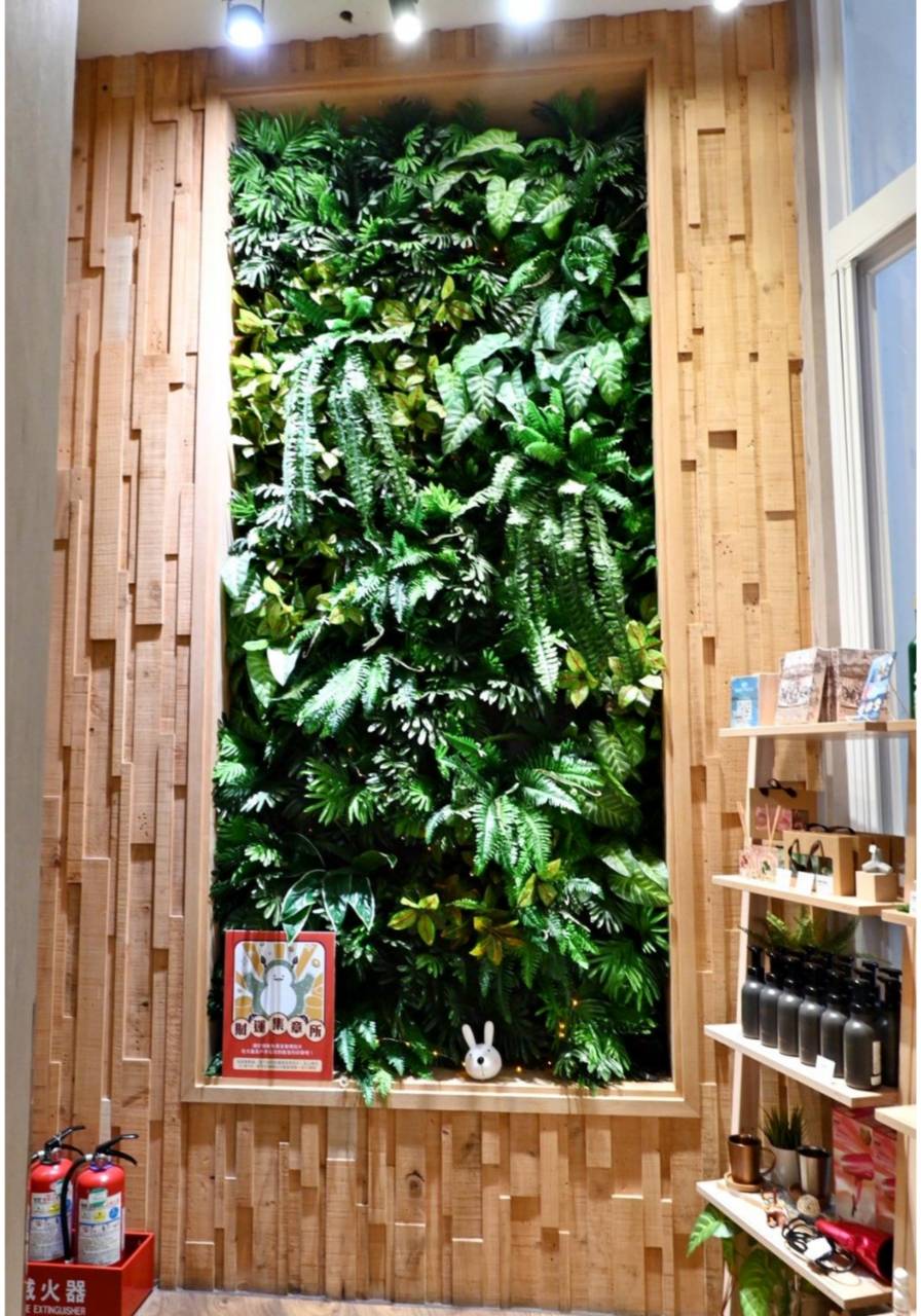 台中市西屯區住宿推薦｜二八樹巷藝術文旅｜步行可達逢甲夜市商圈，24小時Mini Bar，香柏經典房完整體驗！