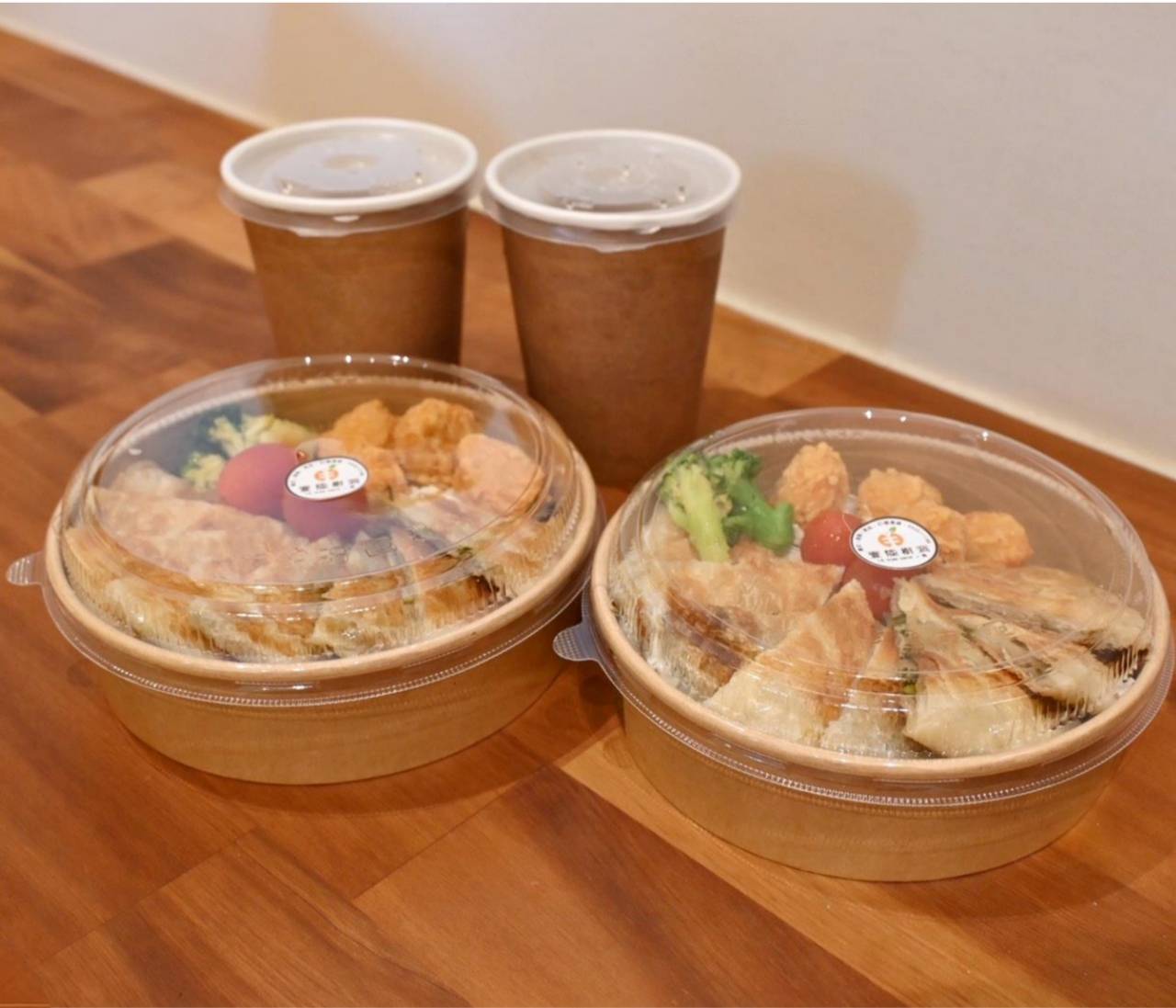 台中市西屯區住宿推薦｜二八樹巷藝術文旅｜步行可達逢甲夜市商圈，24小時Mini Bar，香柏經典房完整體驗！