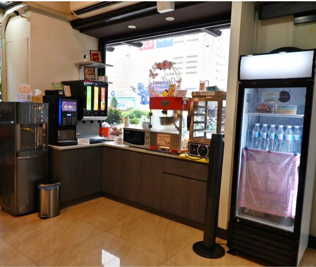 台中市西區住宿推薦｜伊麗莎白酒店｜廣三SOGO百貨旁住宿開箱，免費咖啡飲品暢飲體驗！