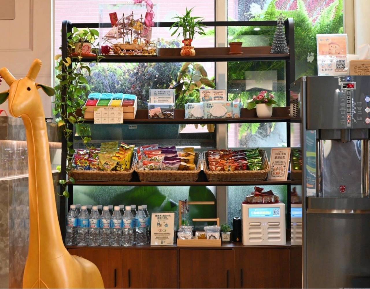 台中市西區住宿推薦｜伊麗莎白酒店｜廣三SOGO百貨旁住宿開箱，免費咖啡飲品暢飲體驗！