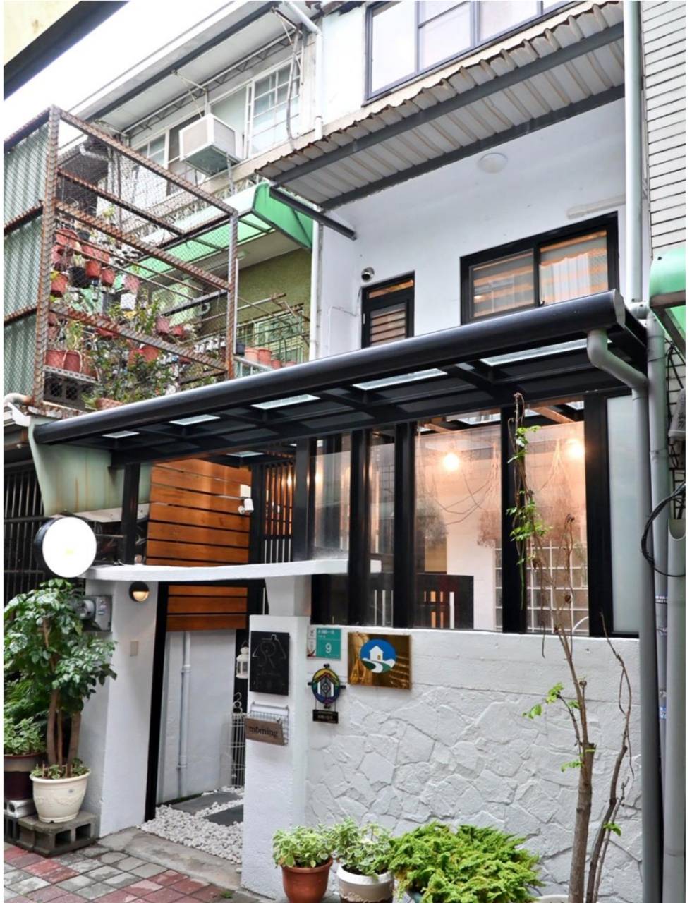 台南包棟民宿推薦|台南小日子民宿開箱|中西區6至10人包棟住宿、鄰近藍晒圖與新光三越新天地! - 第5張圖 台南包棟民宿推薦|台南小日子民宿開箱|中西區6至10人包棟住宿、鄰近藍晒圖與新光三越新天地!