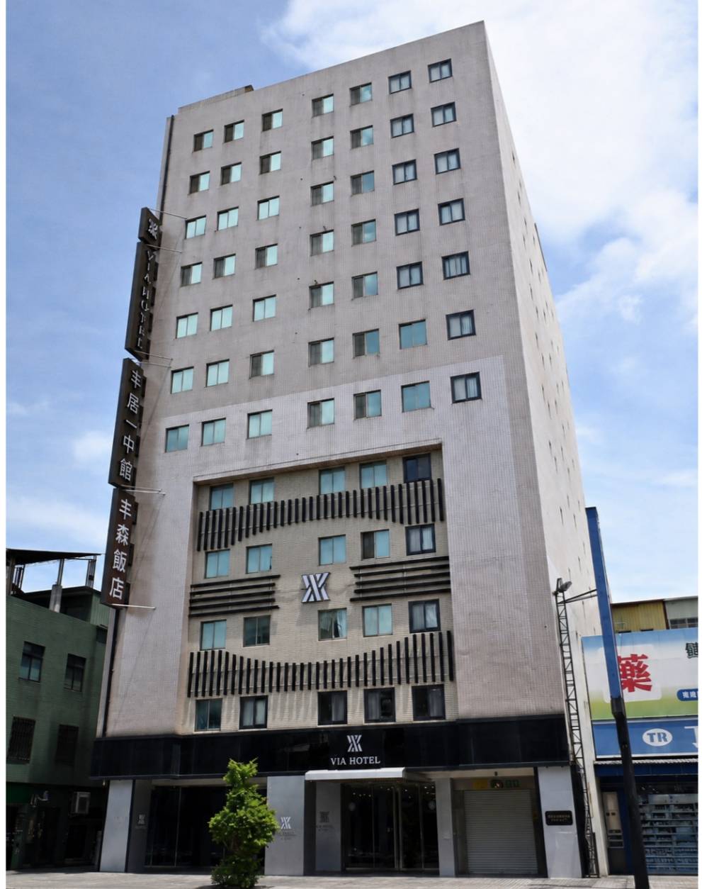 台中北區住宿推薦｜丰森飯店（丰居一中）VIA HOTEL開箱｜一中商圈住宿、旅人廚房與房型設施完整分享！